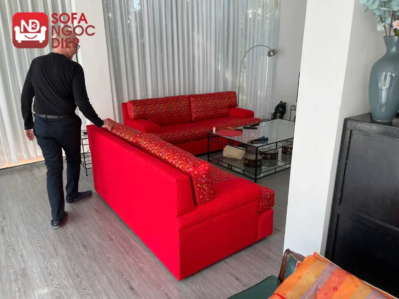 Chi tiết bề mặt da và đường may hoàn thiện ghế sofa